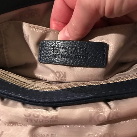 Michael Kors small purse - Picture 4 of 7